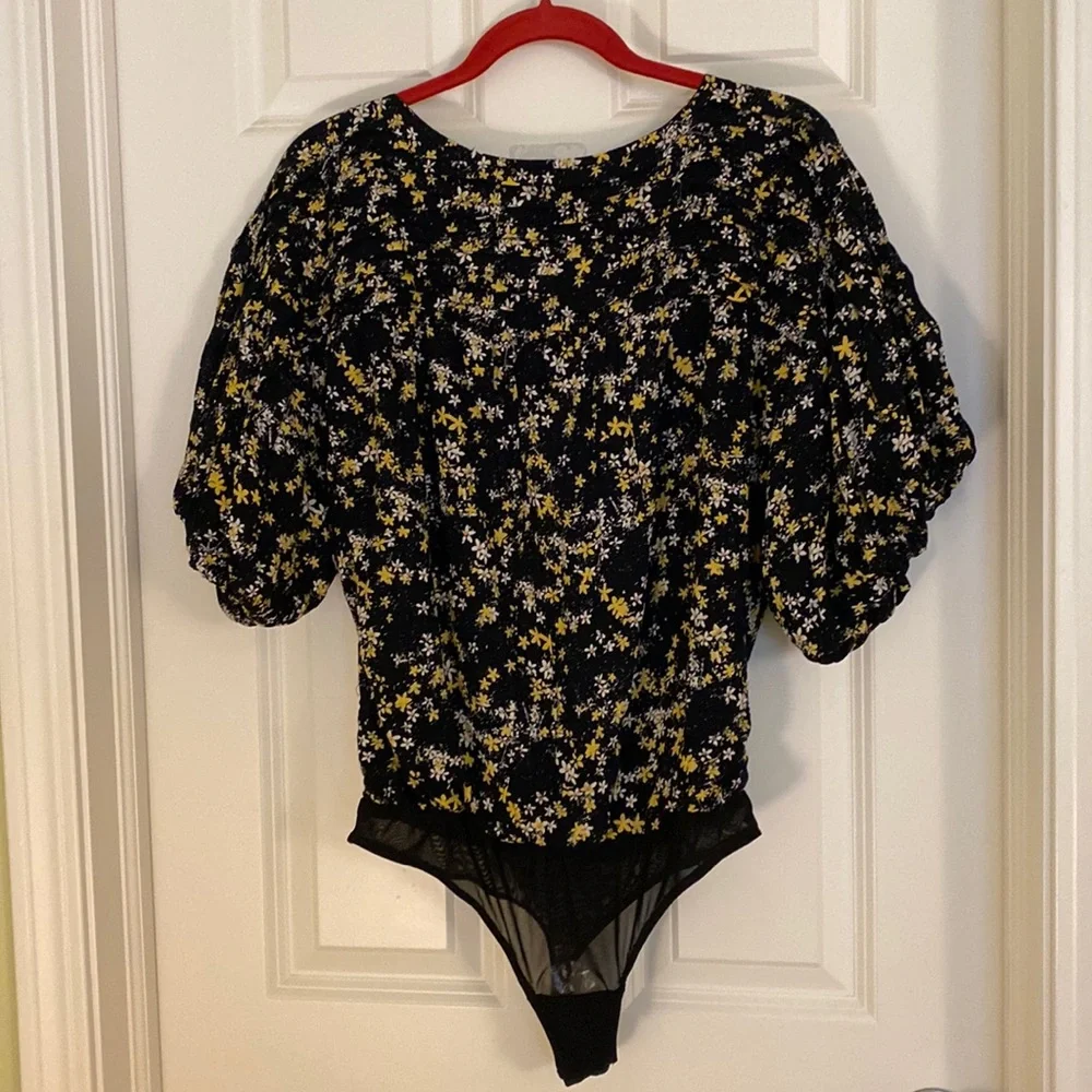 Free People NWT sz small intimately black/yellow floral w puffy sleeves bodysuit - Picture 4 of 13